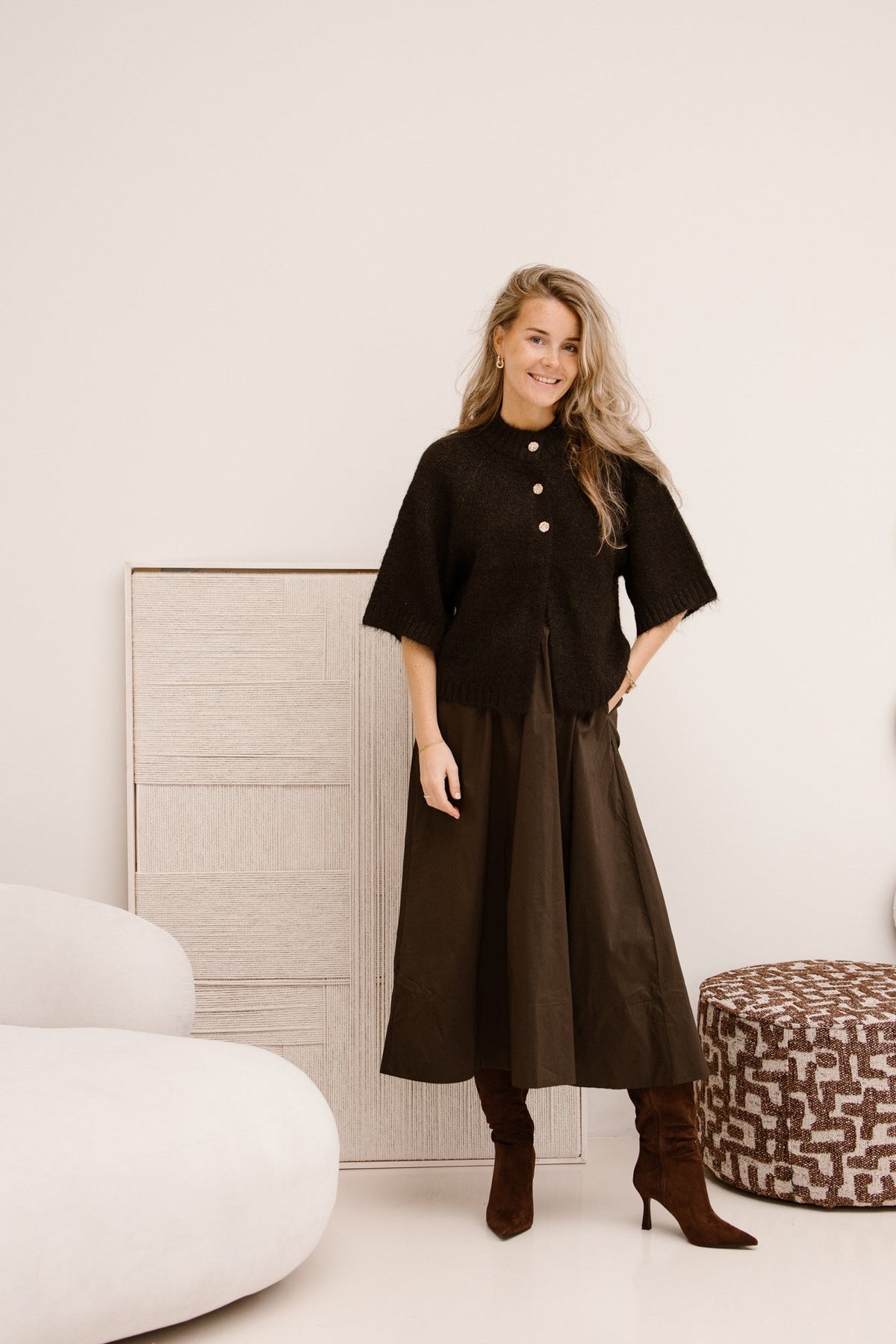 Benuta fluffy knit cardigan dark brown - Bij Keesje - Neo Noir