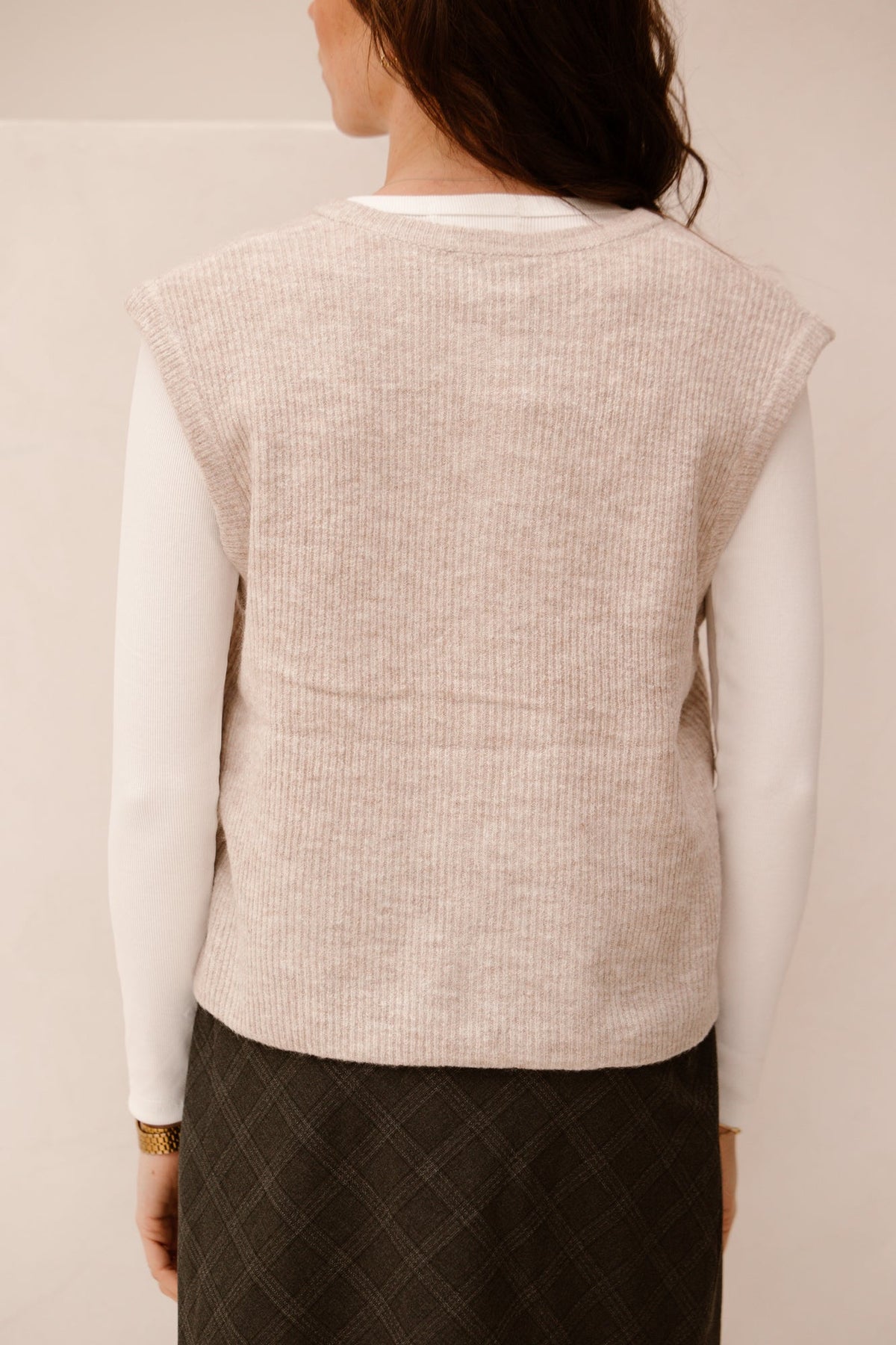 Everest knit vest sand melange - Bij Keesje - Neo Noir