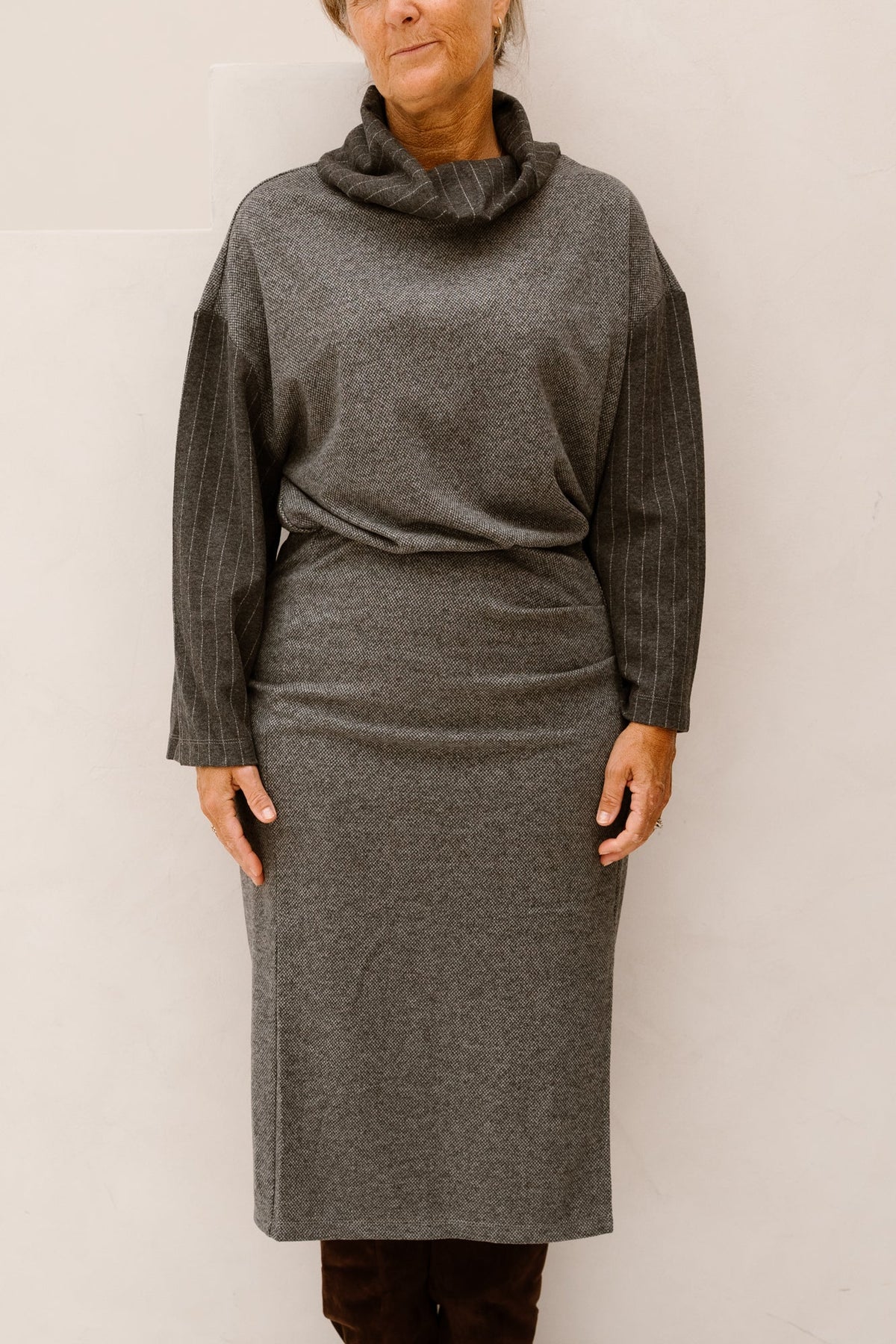K-Design Midi Jurk Met Krijtstreep Fantasie Grey D403L - Bij Keesje - K-design - Jurk