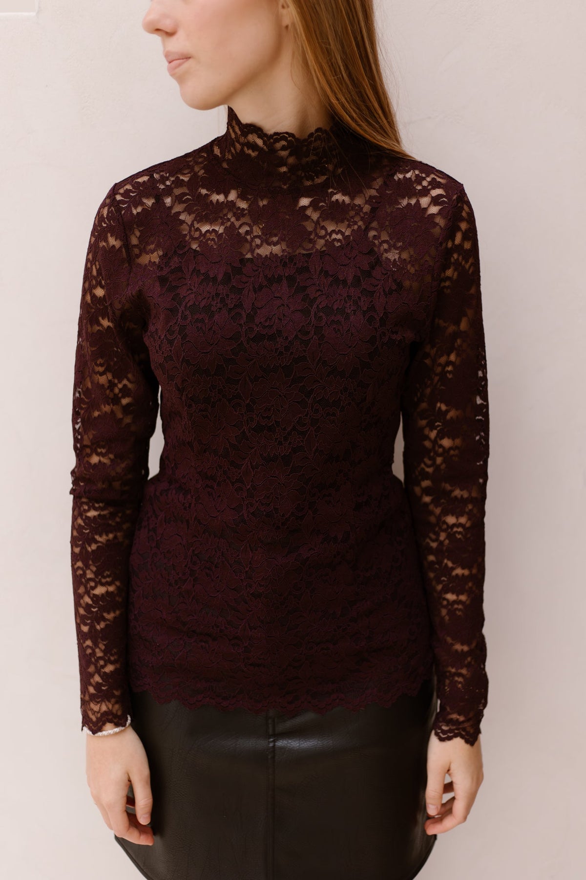Liza laceflower blouse burgundy - Bij Keesje - Neo Noir