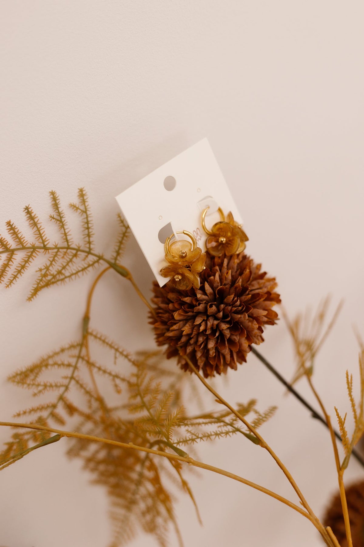 Oorbellen Mariella small flower khaki - Bij Keesje - Bij Keesje - Oorbellen