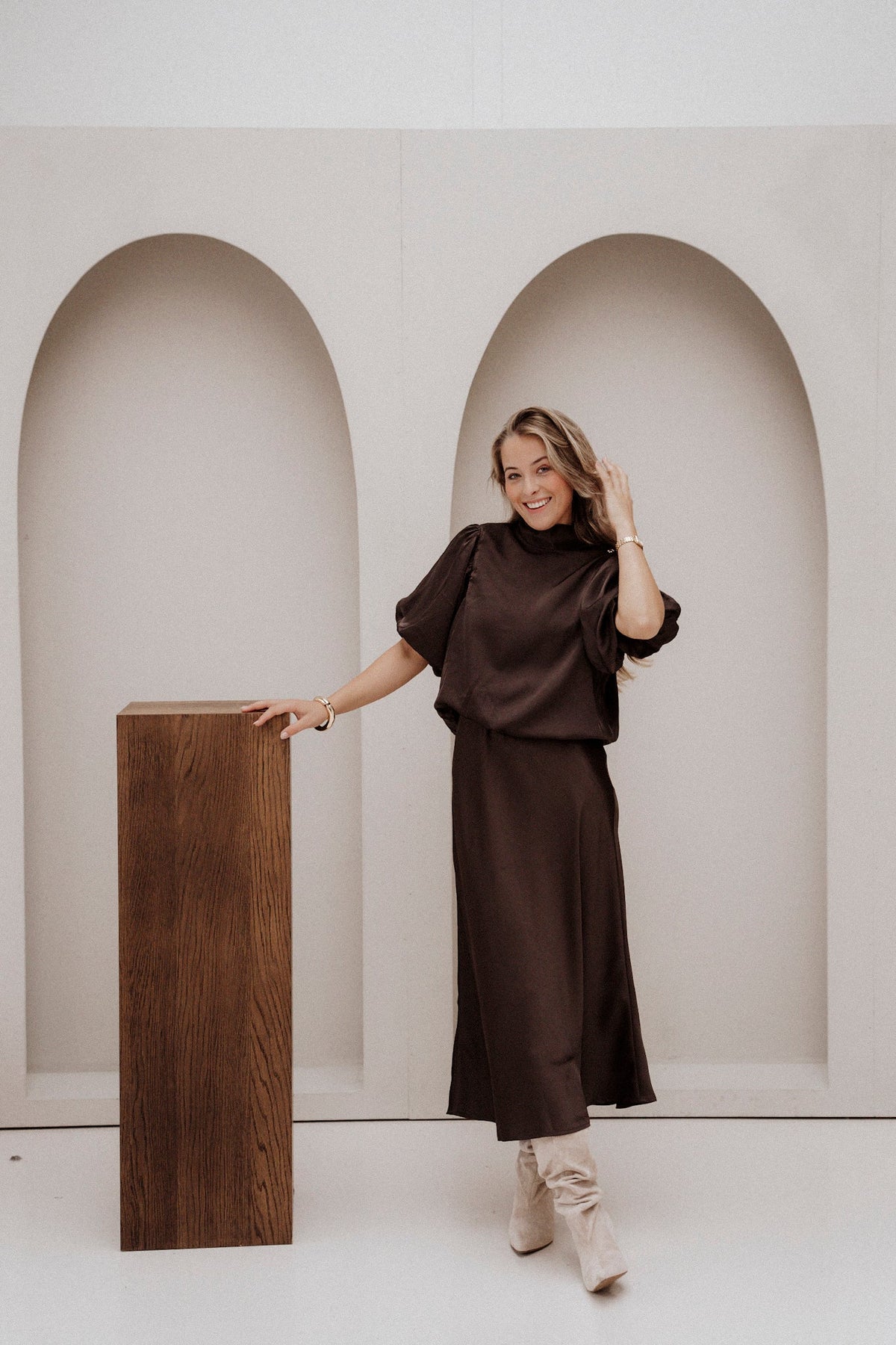 Parisa Heavy Sateen Blouse Dark Brown - Bij Keesje - Neo Noir - Blouse