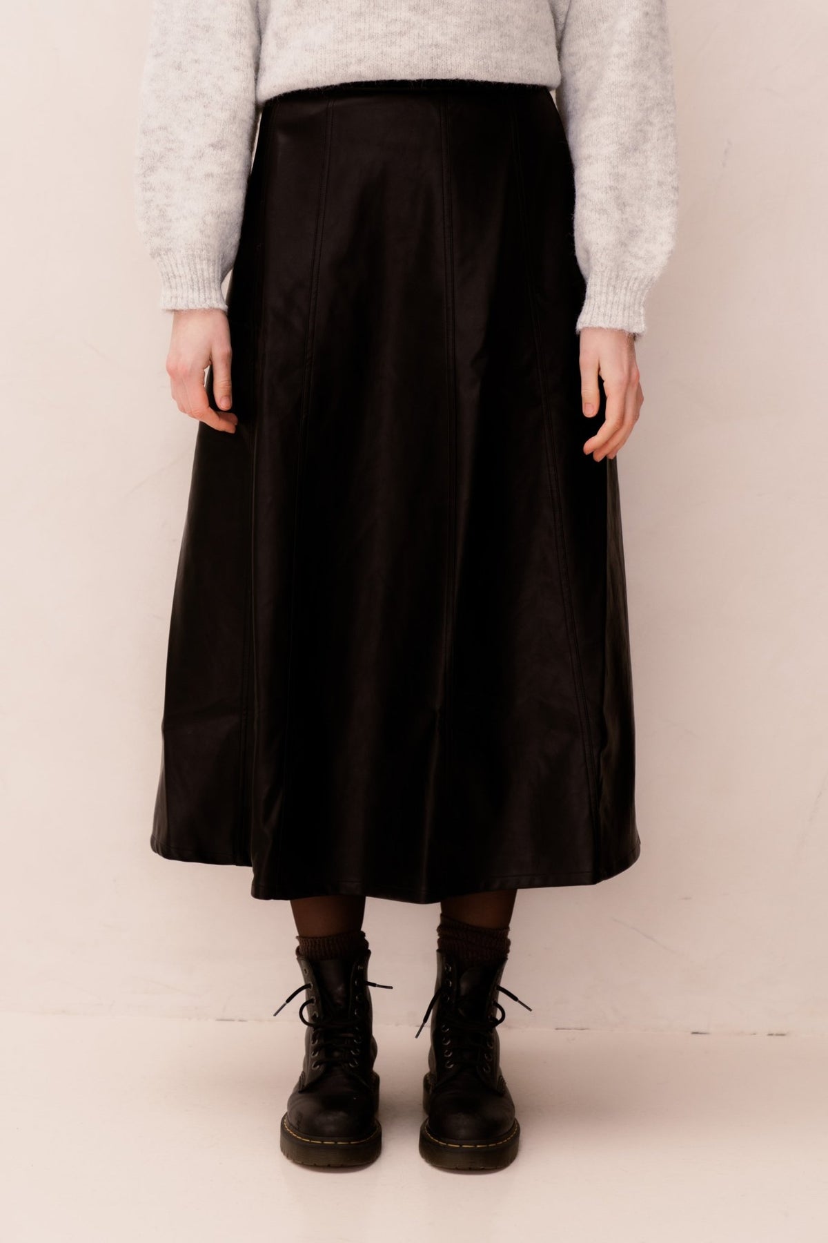 Raya Faux Leather Skirt - Bij Keesje - Neo Noir