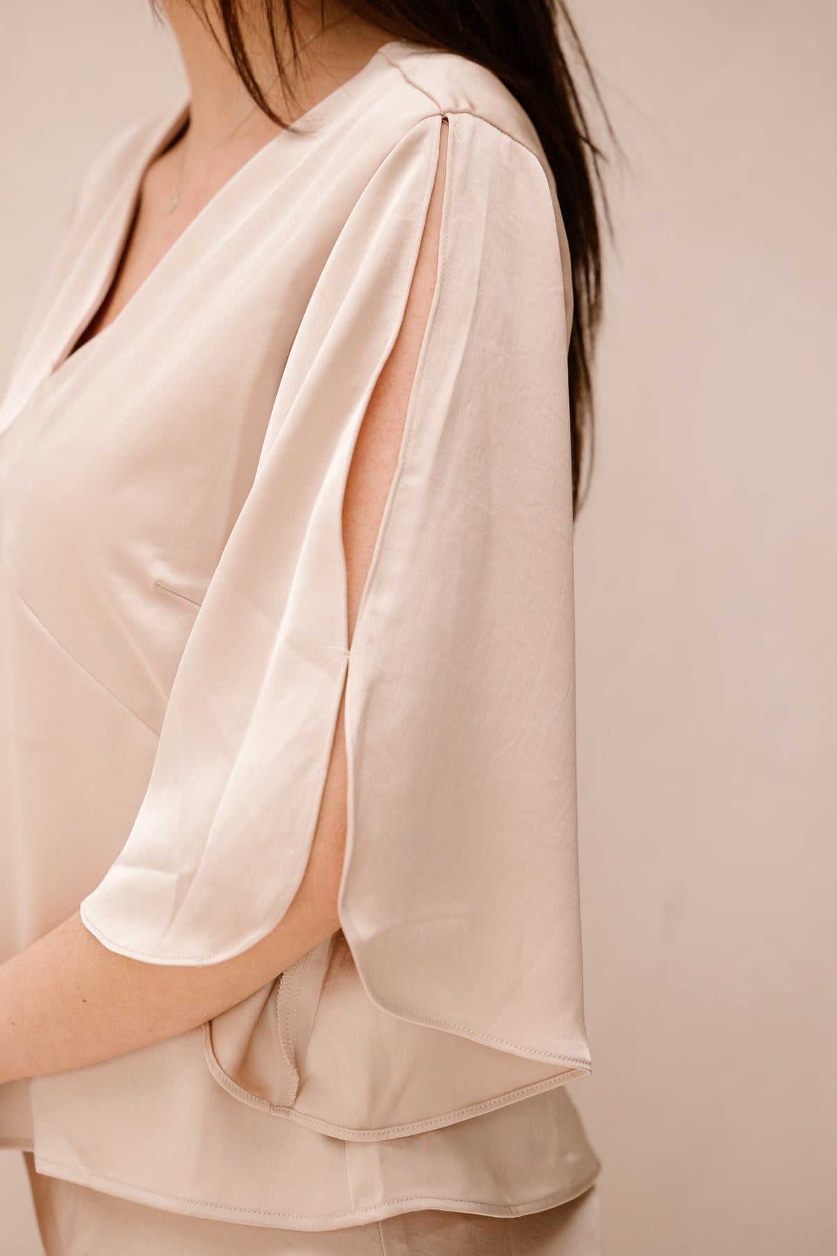 Remana heavy sateen blouse champange - Bij Keesje - Neo Noir - Blouse
