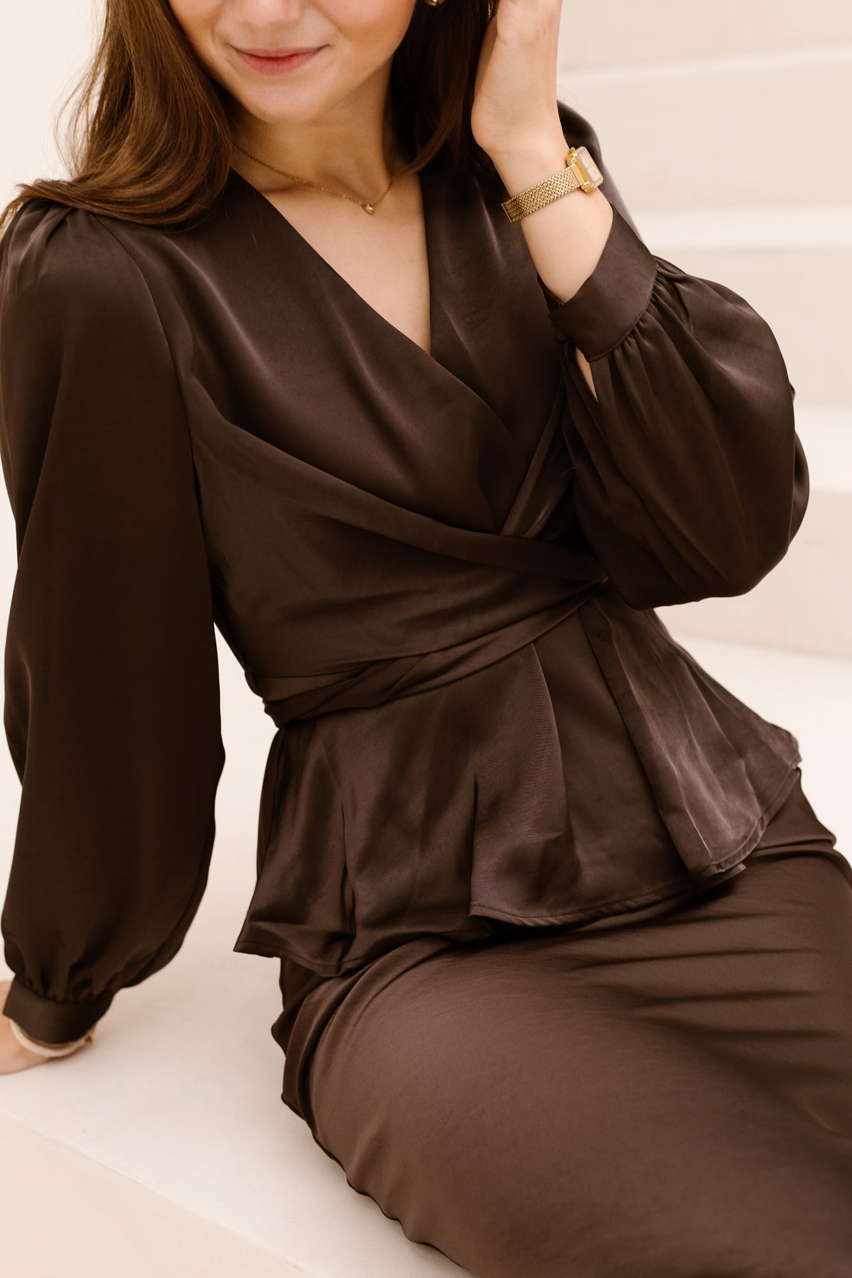 Rista Heavy Sateen blouse Dark Brown - Bij Keesje - Neo Noir - Blouse