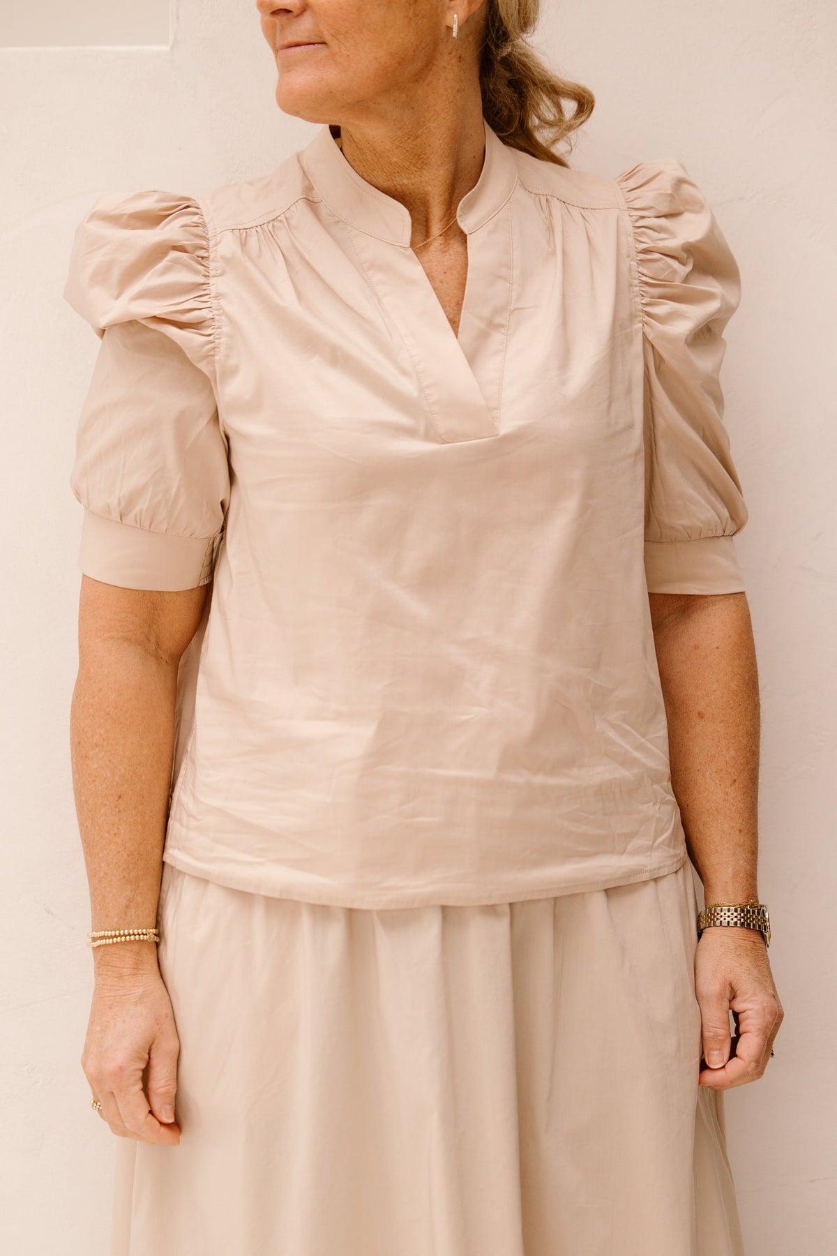 Roella poplin blouse Dark Sand - Bij Keesje - Neo Noir - blouse