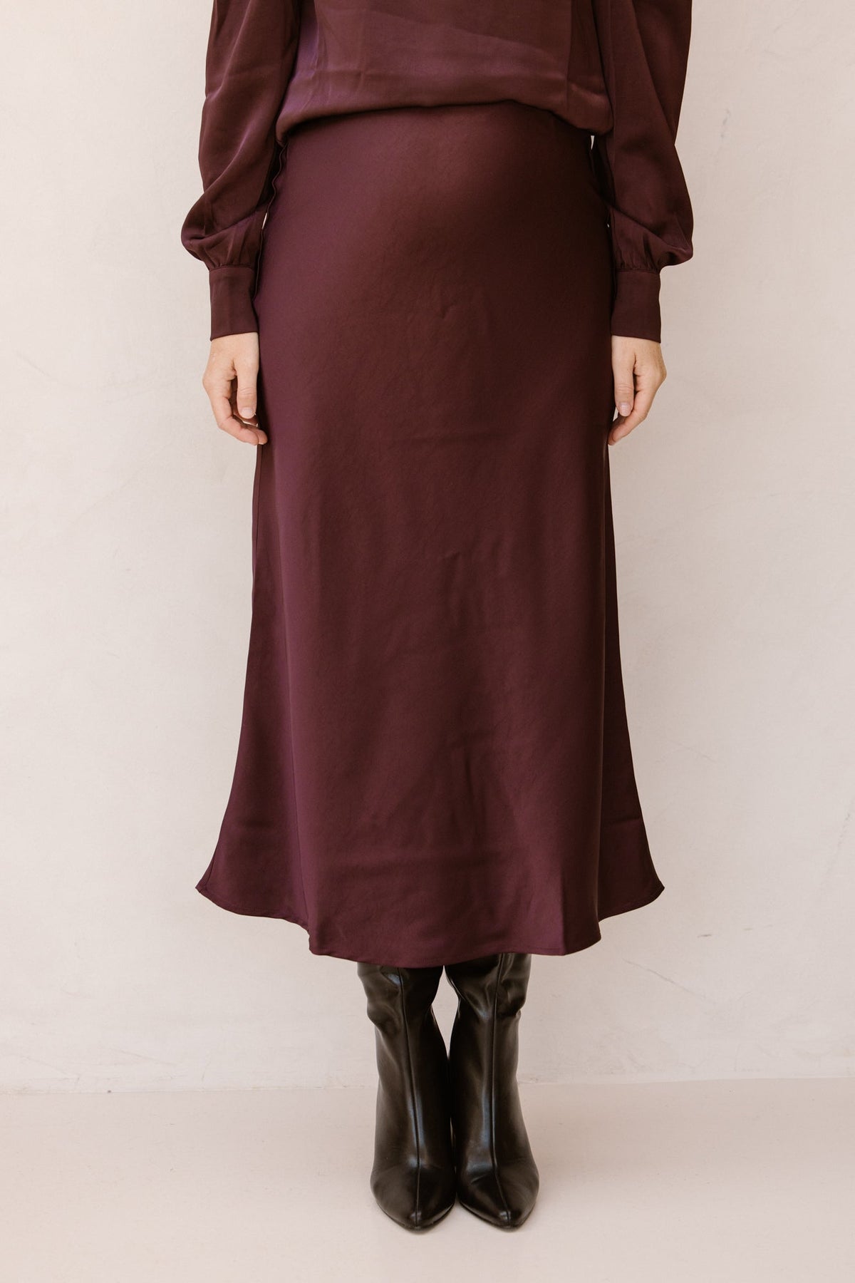 Vicky heavy sateen skirt burgundy - Bij Keesje - Neo Noir