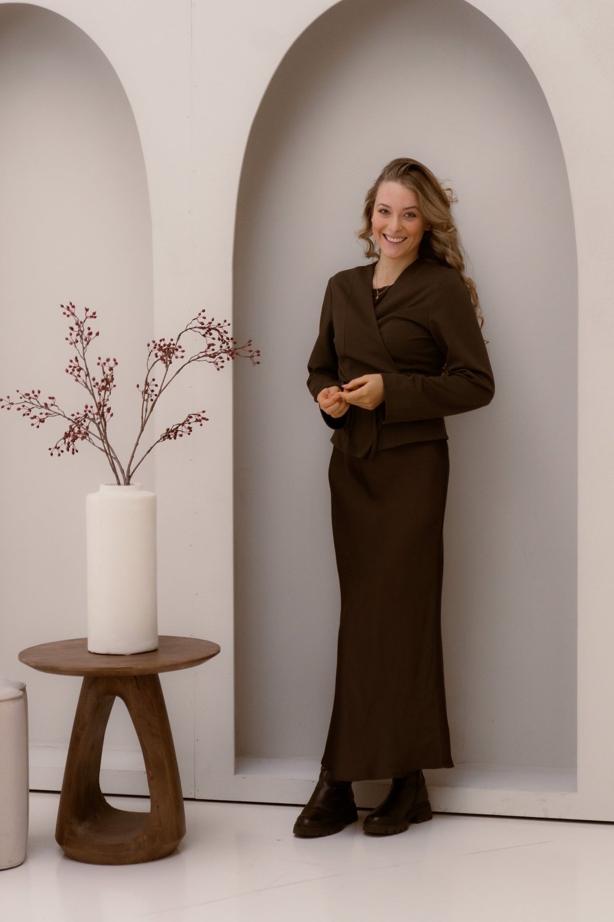 Vicky heavy sateen skirt dark brown - Bij Keesje - Neo Noir