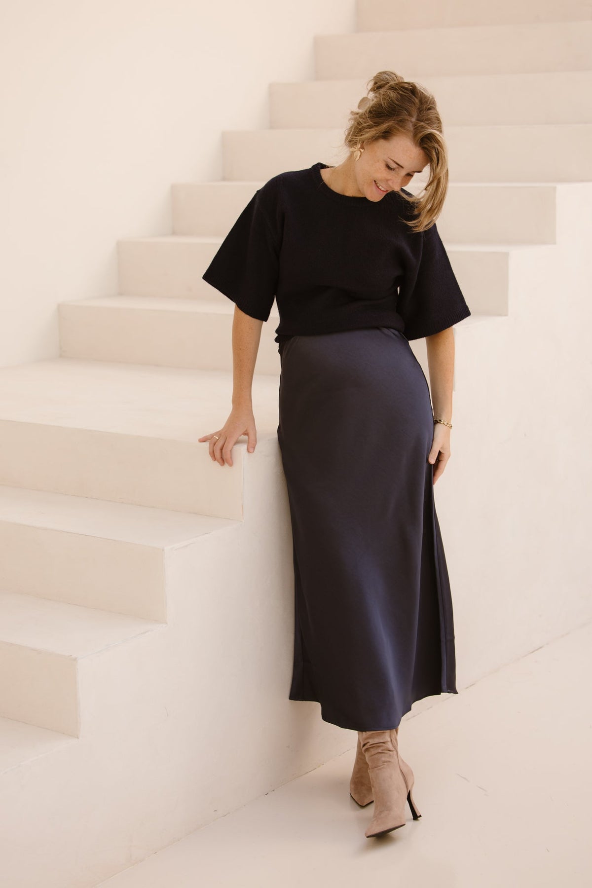 Vicky heavy sateen skirt midnight blue - Bij Keesje - Neo Noir