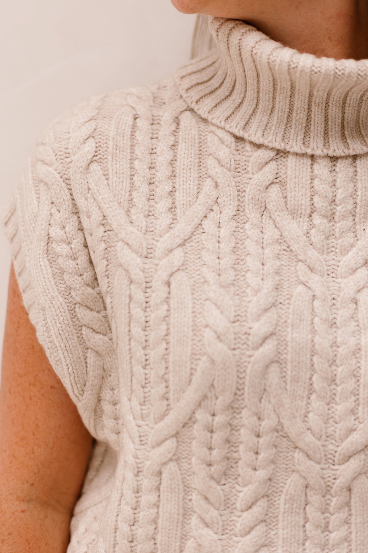 RowCC Oversize Zopfmusterweste Creme