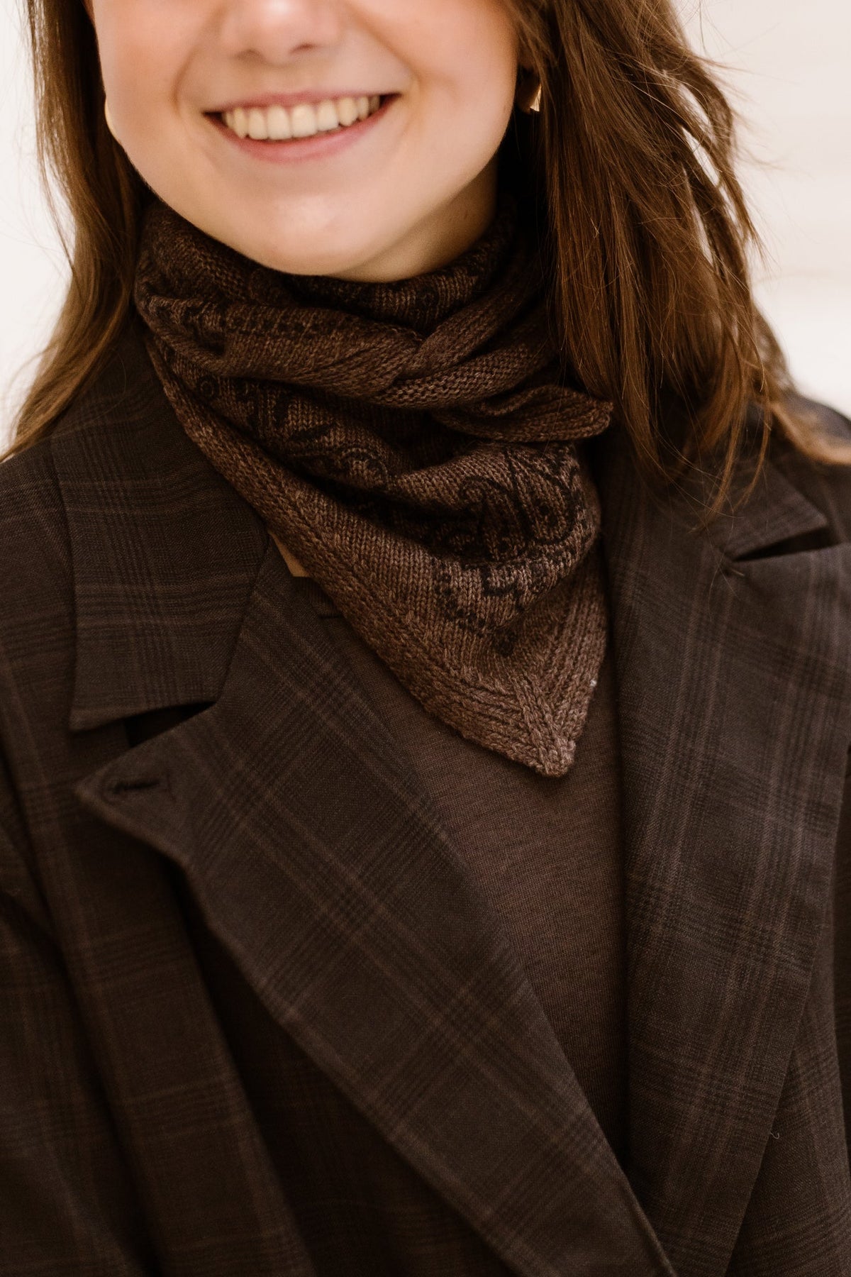 Ariya paisley knit scarf brown melange - Bij Keesje - Neo Noir - Sjaal