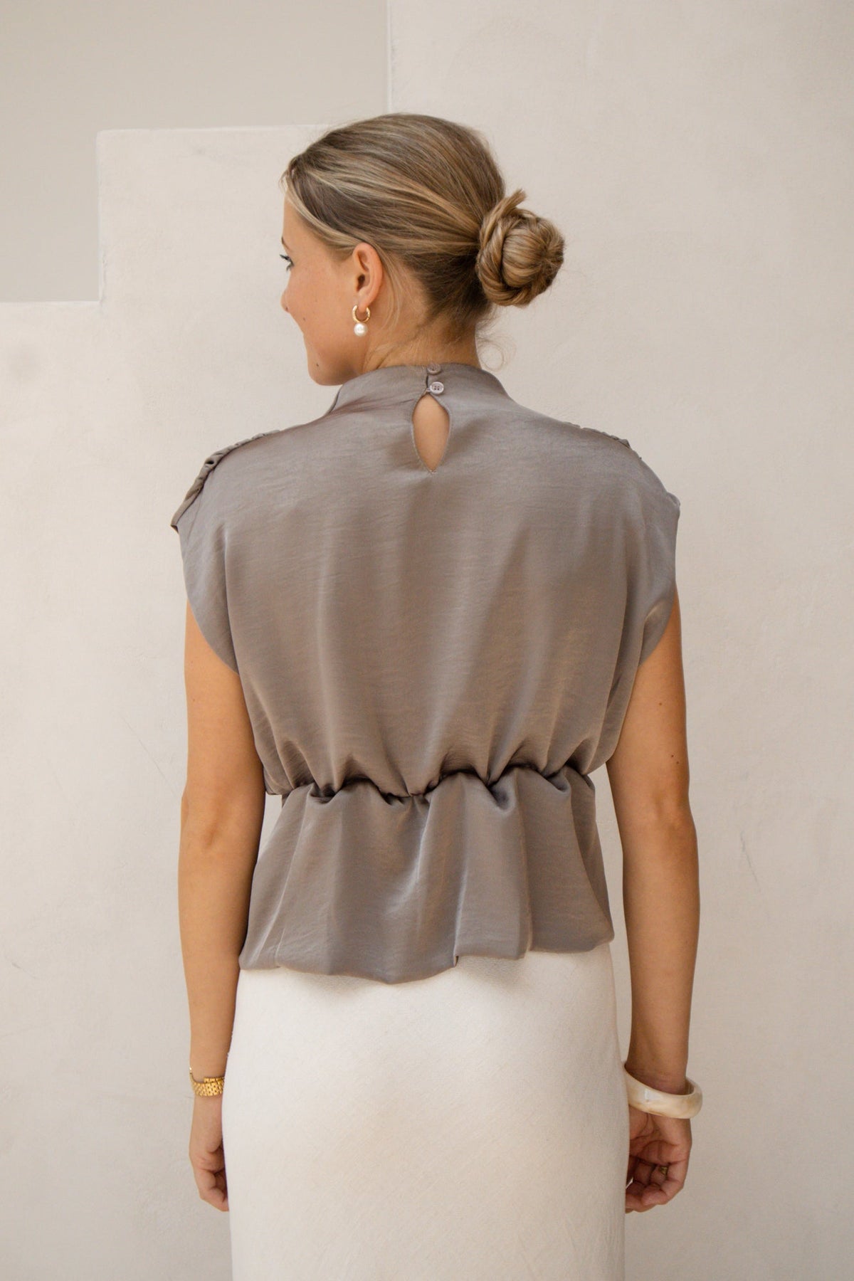 Bobby Top Satin Look Taupe - Bij Keesje - Bij Keesje - Top
