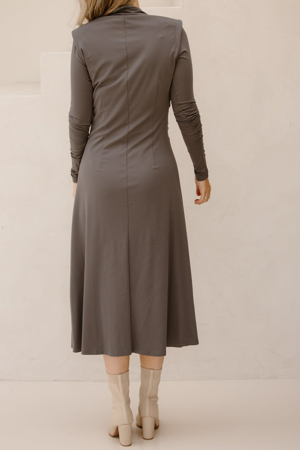 Britt dress detail grey - Bij Keesje - Maere