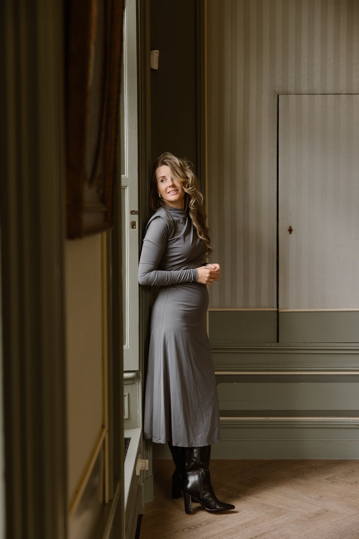 Britt dress detail grey - Bij Keesje - Maere