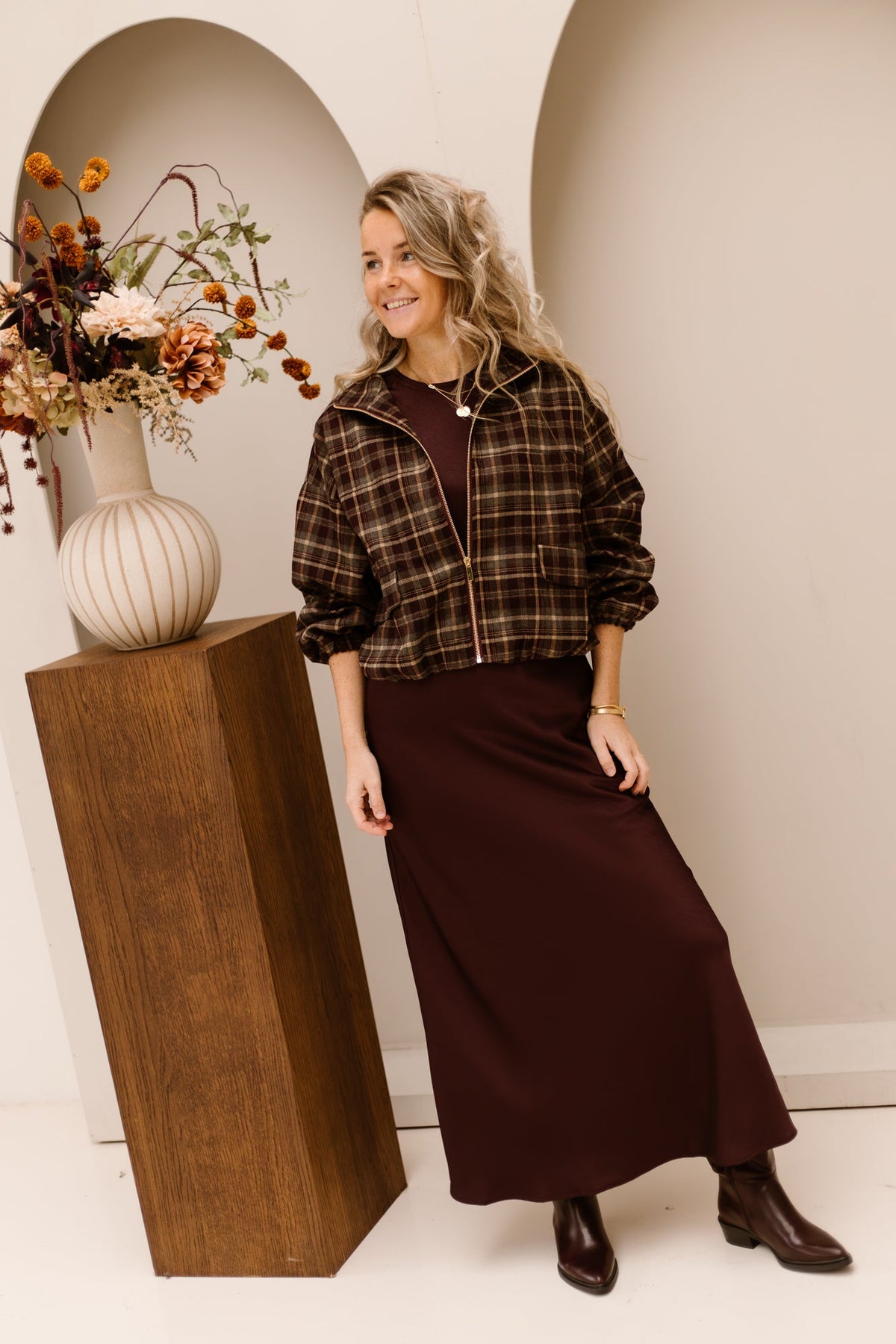Celinie Heavy sateen dress burgundy - Bij Keesje - Neo Noir - Jurk