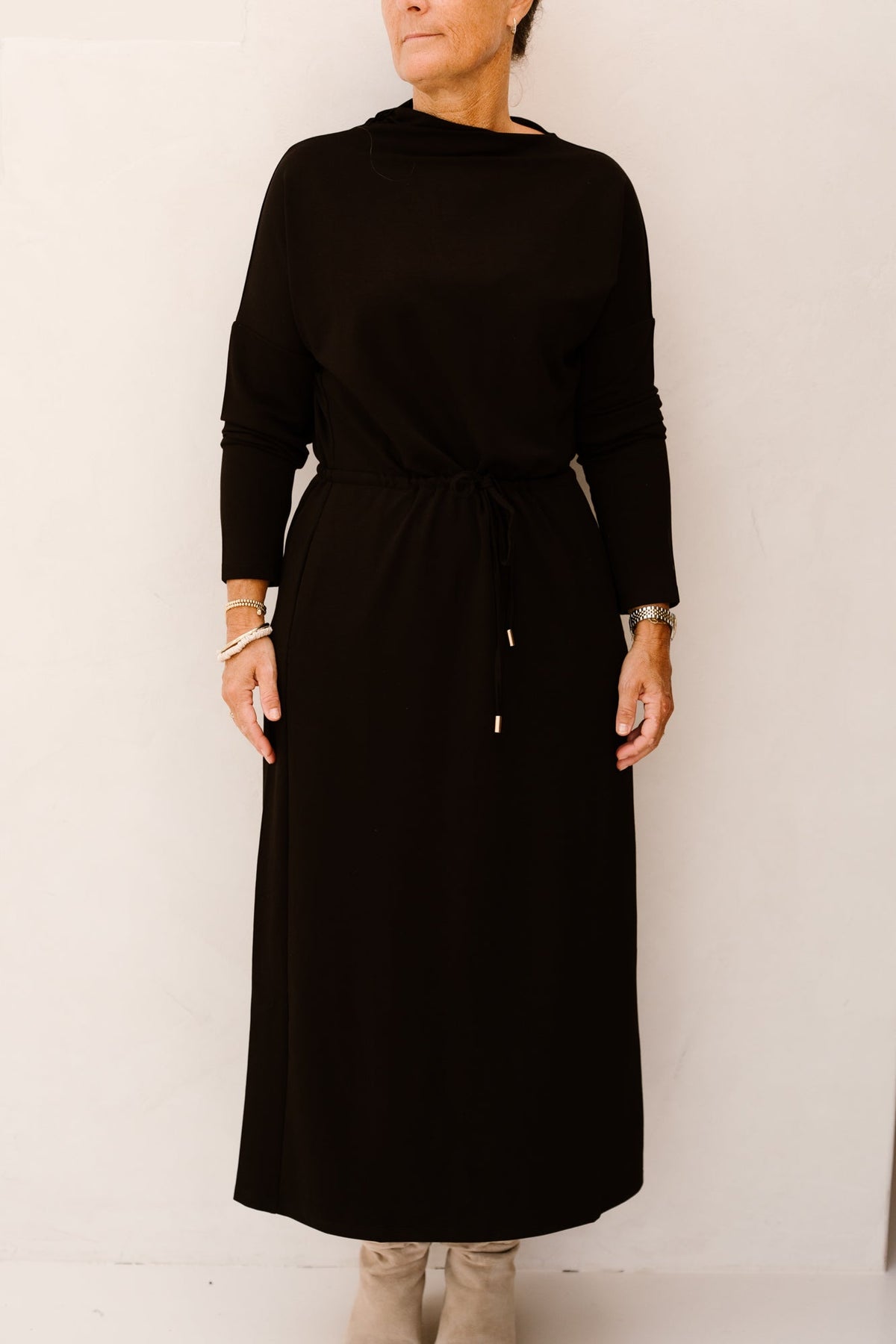 K-Design Soepele Maxi Jurk Met Trekkoord Black D450L - Bij Keesje - K-design - Jurk