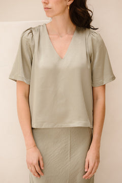 Largo heavy sateen blouse smoke green - Bij Keesje - Neo Noir