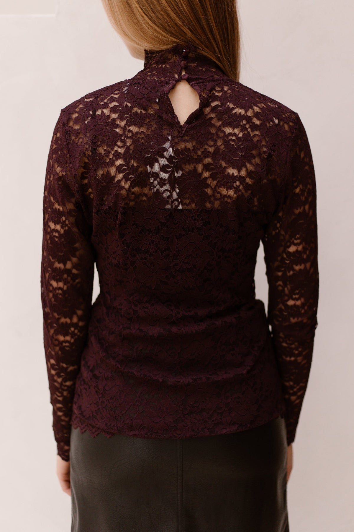 Liza laceflower blouse burgundy - Bij Keesje - Neo Noir