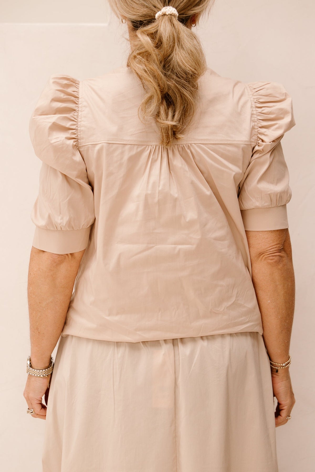 Roella poplin blouse Dark Sand - Bij Keesje - Neo Noir - blouse