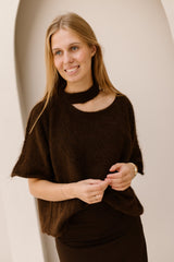 Truitje alpaca one shoulder bruin
