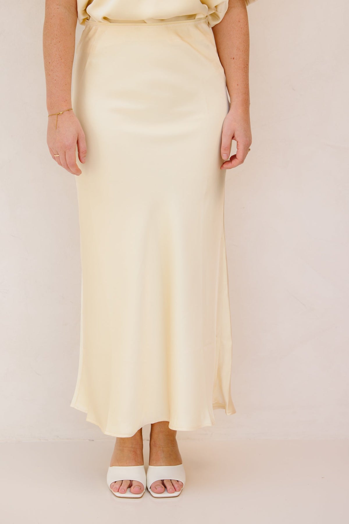Vicky heavy sateen light yellow - Bij Keesje - Neo Noir