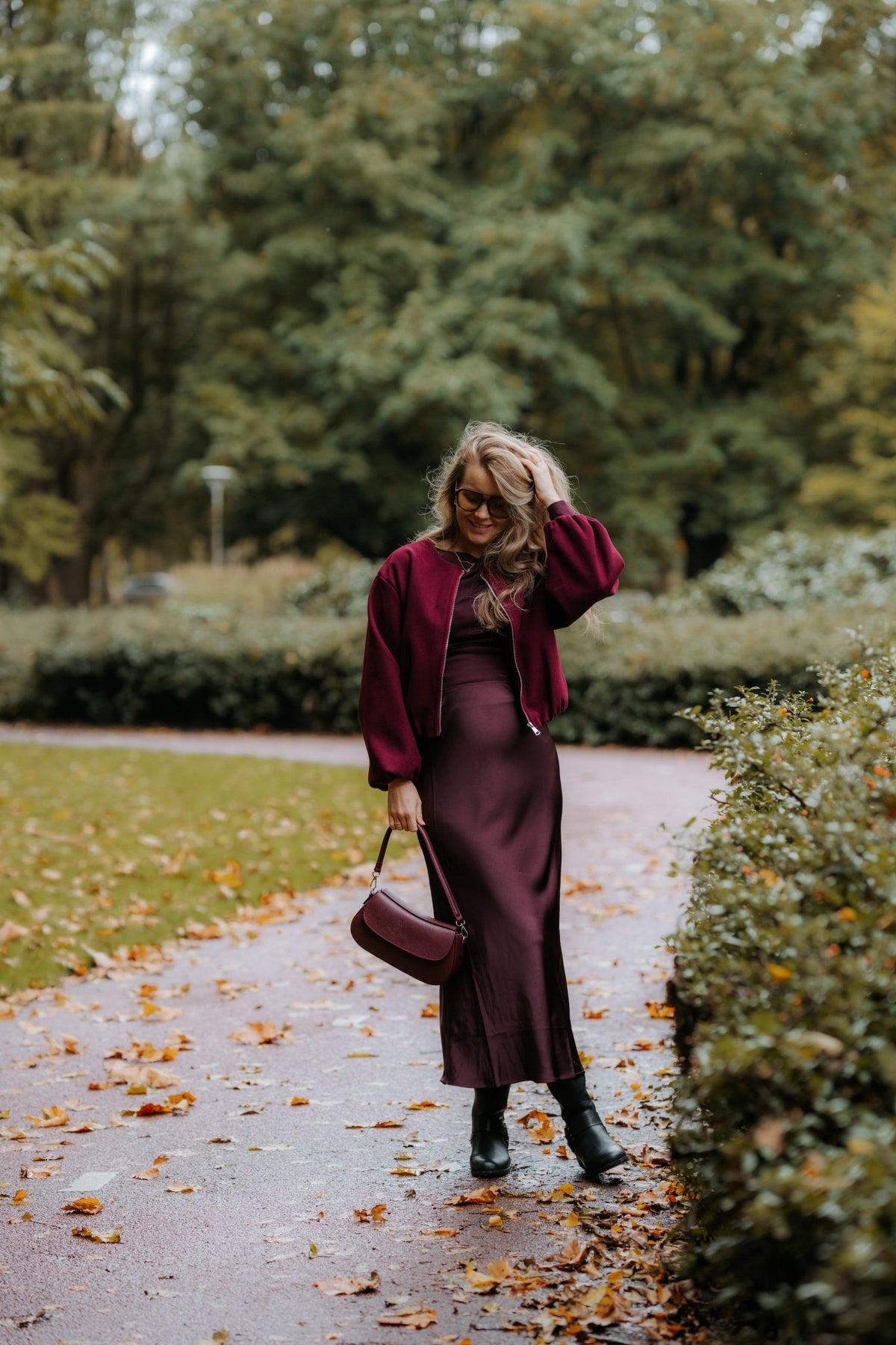 Vicky heavy sateen skirt burgundy - Bij Keesje - Neo Noir